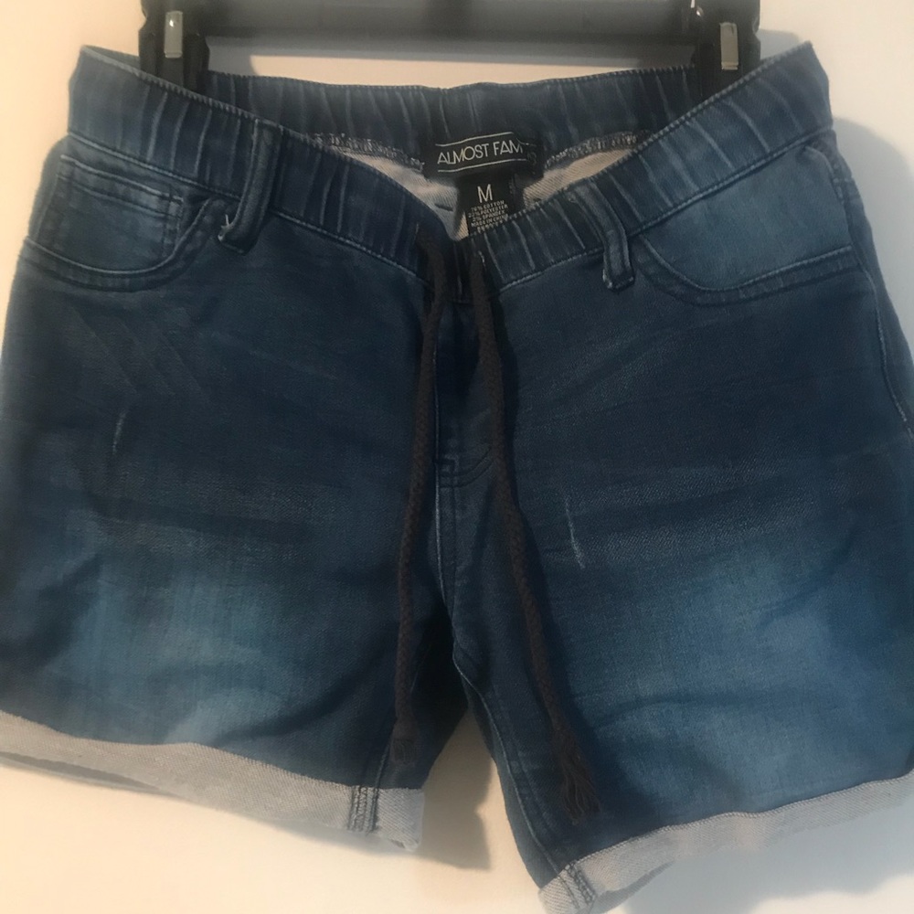 Almost Famous Rolled denim shorts size M